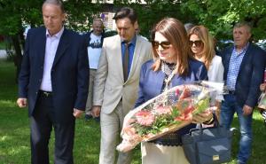 Foto: Općina Centar / Položeno cvijeće ispred spomen ploče Đevadu Begiću Đildi